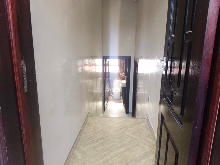 5 Bedroom Property for Sale in Woodhill Estate Limpopo