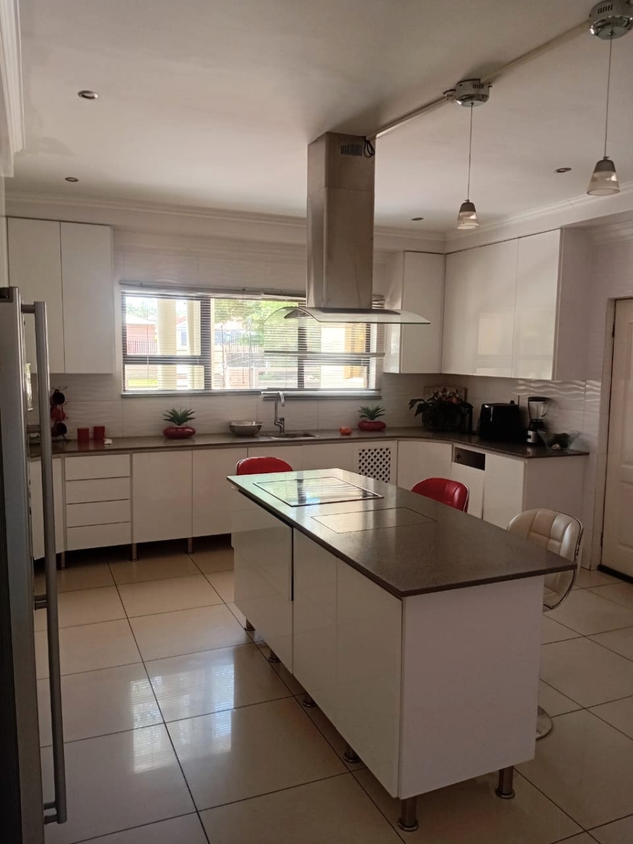 6 Bedroom Property for Sale in Bendor Limpopo