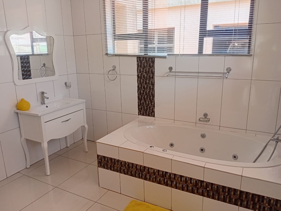 6 Bedroom Property for Sale in Bendor Limpopo