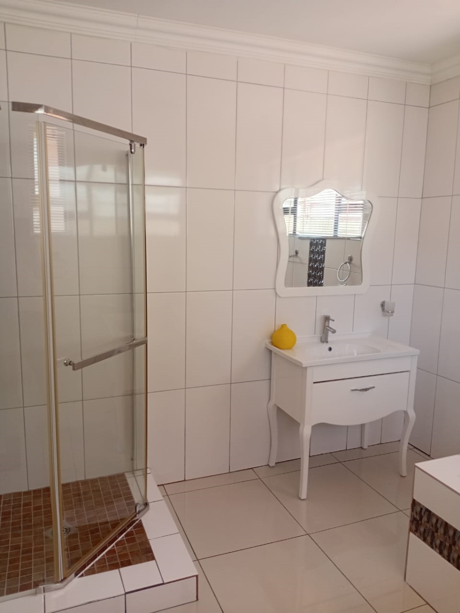 6 Bedroom Property for Sale in Bendor Limpopo