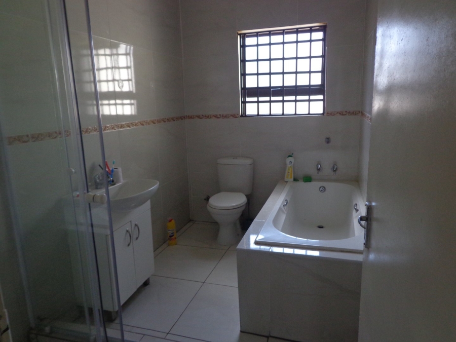 3 Bedroom Property for Sale in Mahlasedi Park Limpopo