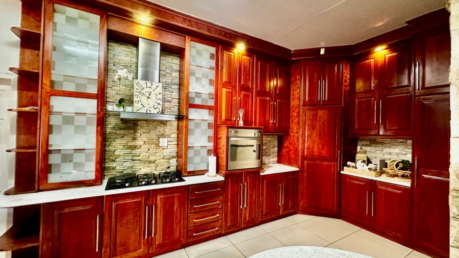 7 Bedroom Property for Sale in Bendor Limpopo