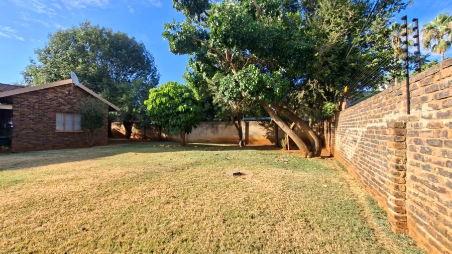 5 Bedroom Property for Sale in Chroompark Limpopo