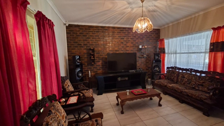 5 Bedroom Property for Sale in Chroompark Limpopo