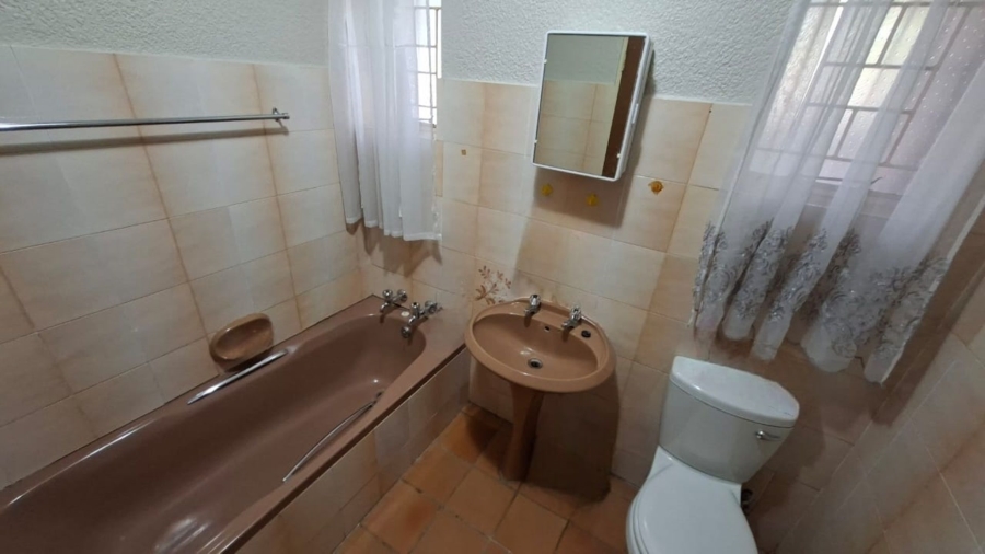 5 Bedroom Property for Sale in Chroompark Limpopo