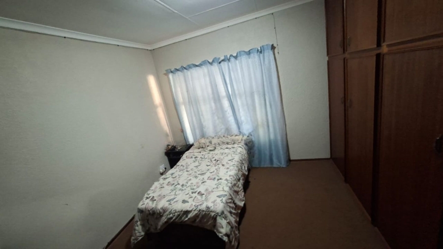 5 Bedroom Property for Sale in Chroompark Limpopo