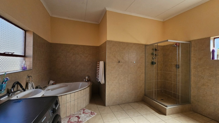 4 Bedroom Property for Sale in Flora Park Limpopo
