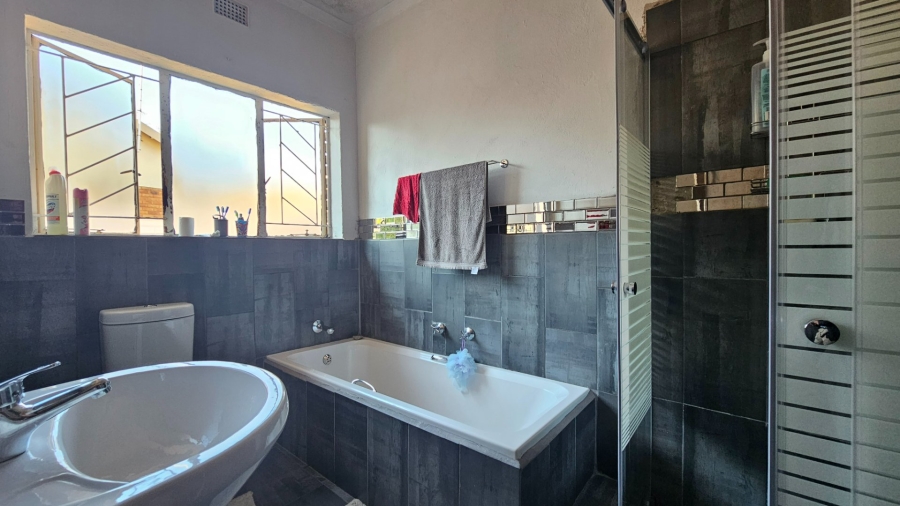 4 Bedroom Property for Sale in Flora Park Limpopo