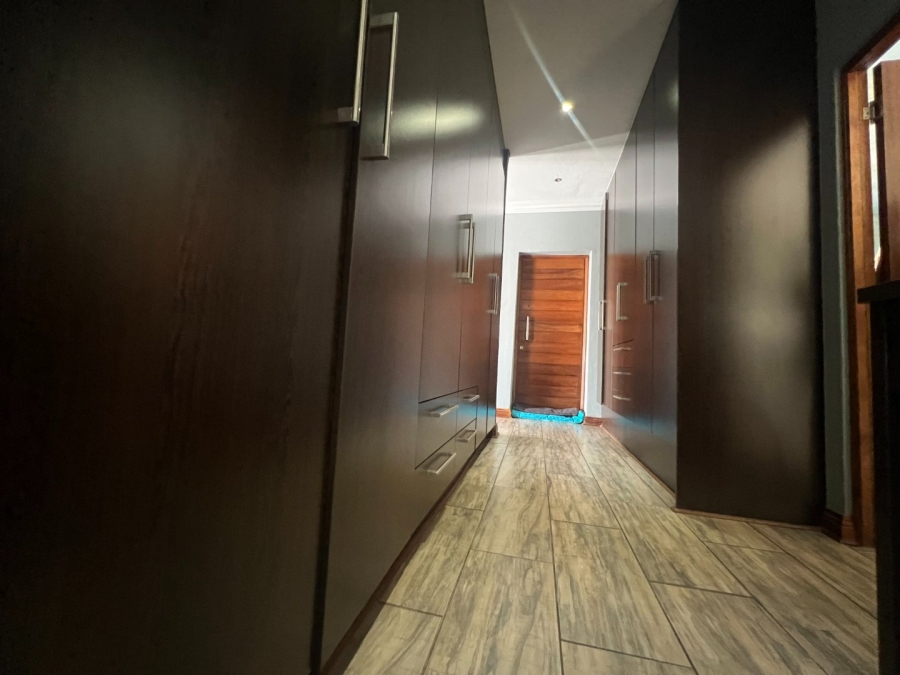 5 Bedroom Property for Sale in Eagles Crest Limpopo