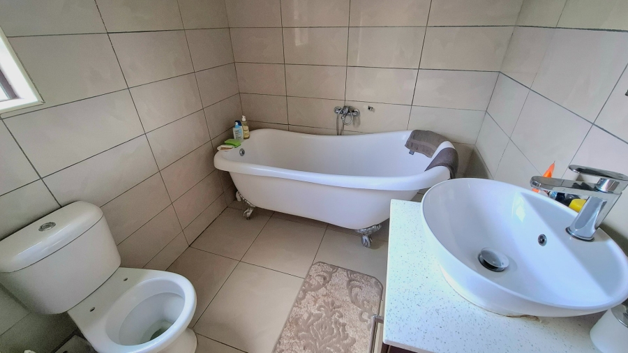 5 Bedroom Property for Sale in Thornhill Limpopo