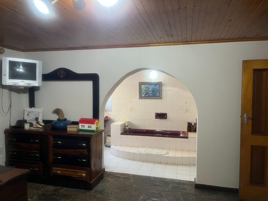 5 Bedroom Property for Sale in Aquapark Limpopo