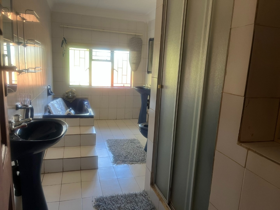 5 Bedroom Property for Sale in Aquapark Limpopo