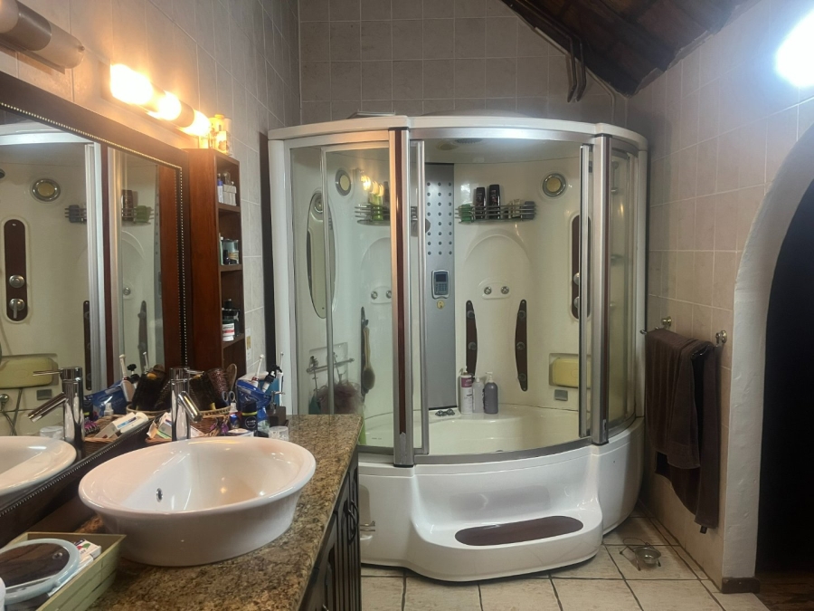 5 Bedroom Property for Sale in Aquapark Limpopo
