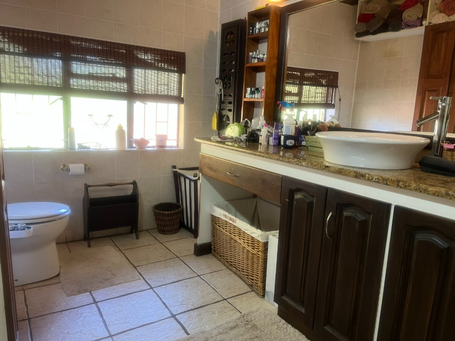 5 Bedroom Property for Sale in Aquapark Limpopo