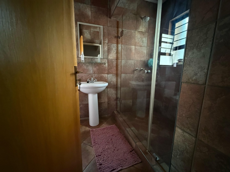 5 Bedroom Property for Sale in Chroompark Limpopo