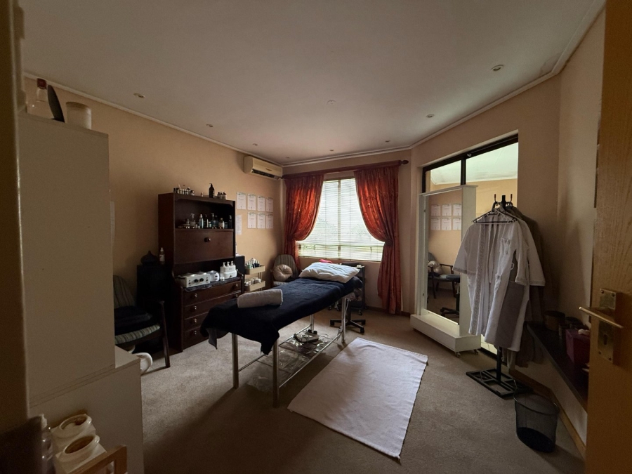 5 Bedroom Property for Sale in Chroompark Limpopo