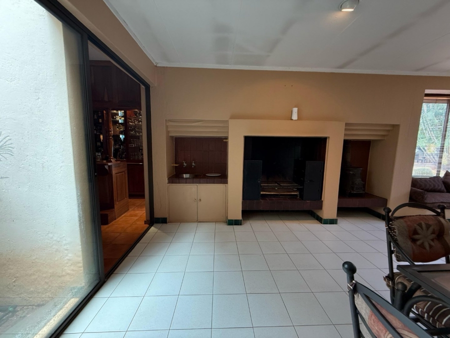 5 Bedroom Property for Sale in Chroompark Limpopo