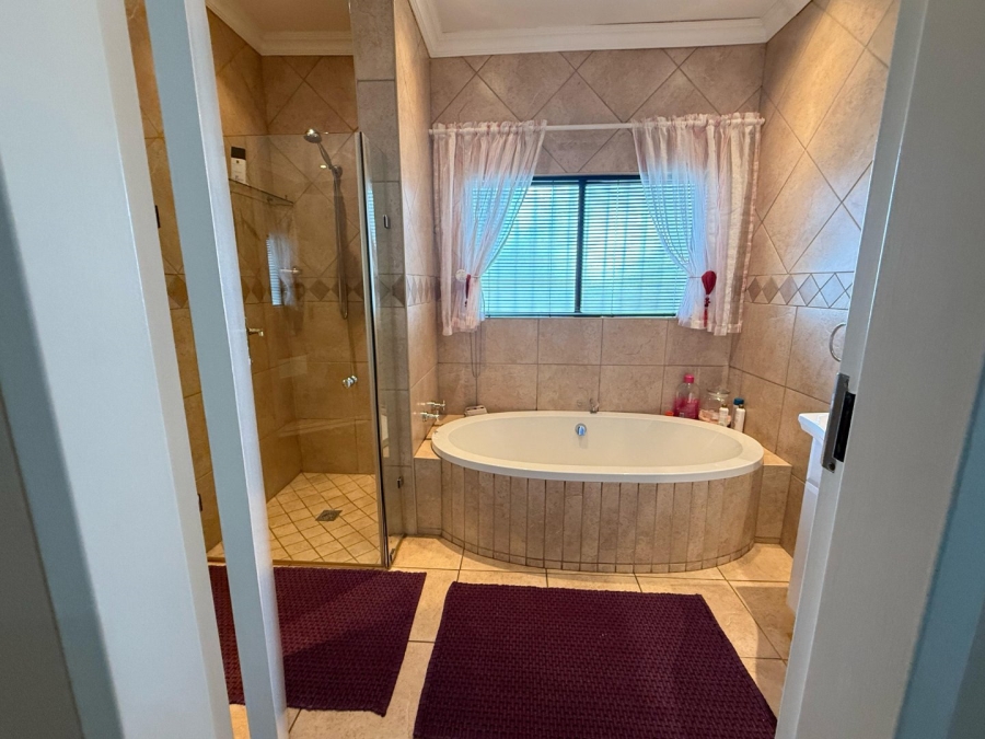 5 Bedroom Property for Sale in Chroompark Limpopo