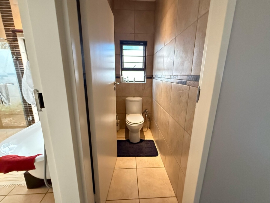 5 Bedroom Property for Sale in Chroompark Limpopo