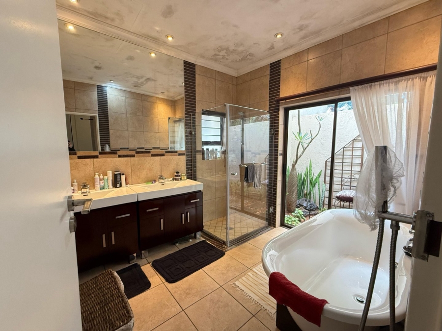 5 Bedroom Property for Sale in Chroompark Limpopo