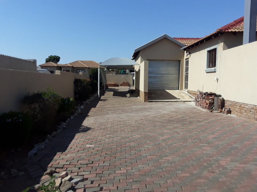 To Let 3 Bedroom Property for Rent in Bendor Limpopo