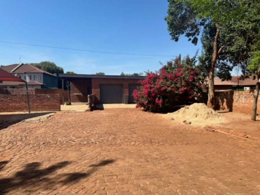5 Bedroom Property for Sale in Impala Park Limpopo