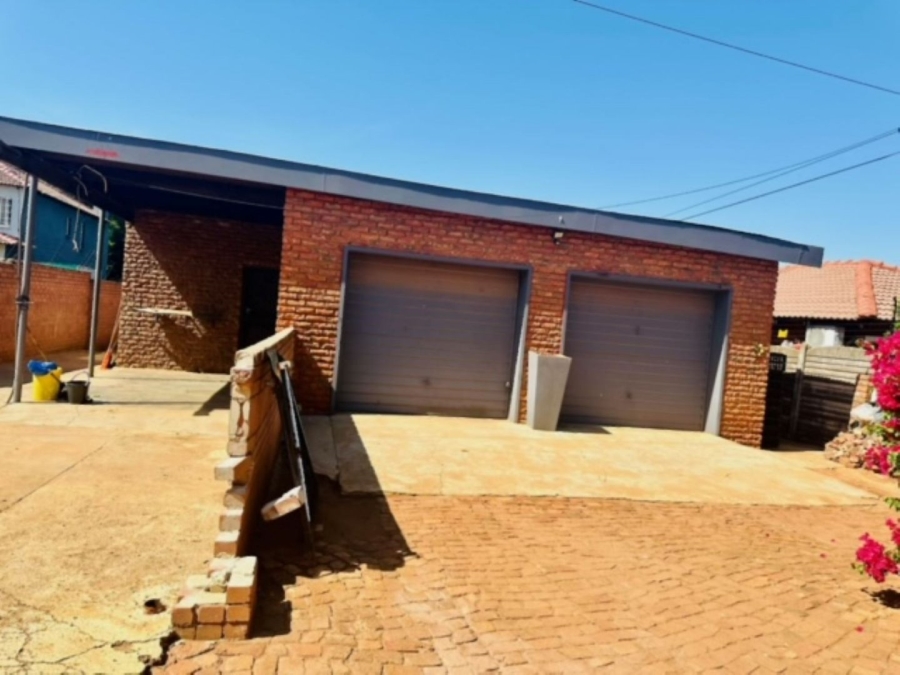 5 Bedroom Property for Sale in Impala Park Limpopo