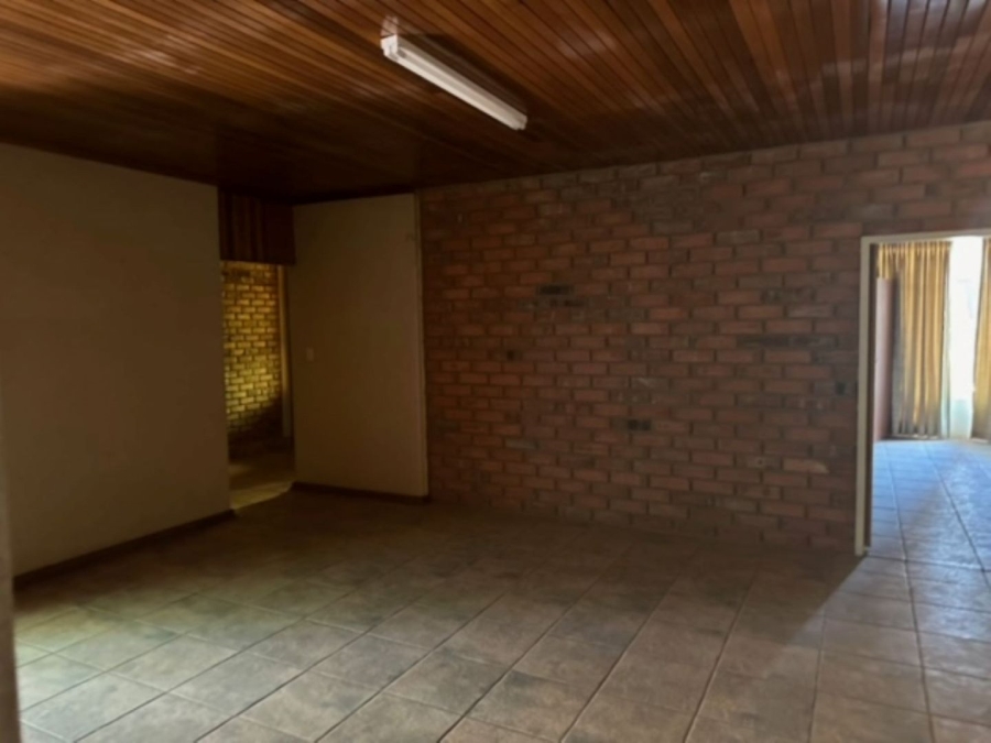 5 Bedroom Property for Sale in Impala Park Limpopo