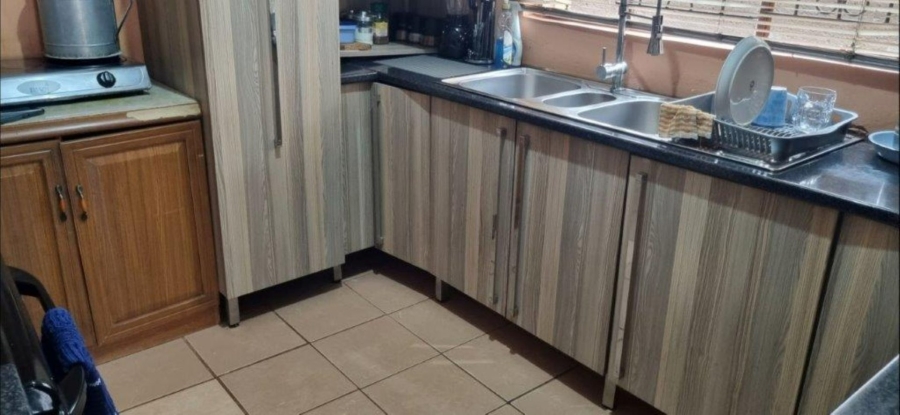 6 Bedroom Property for Sale in Aluta Park Limpopo