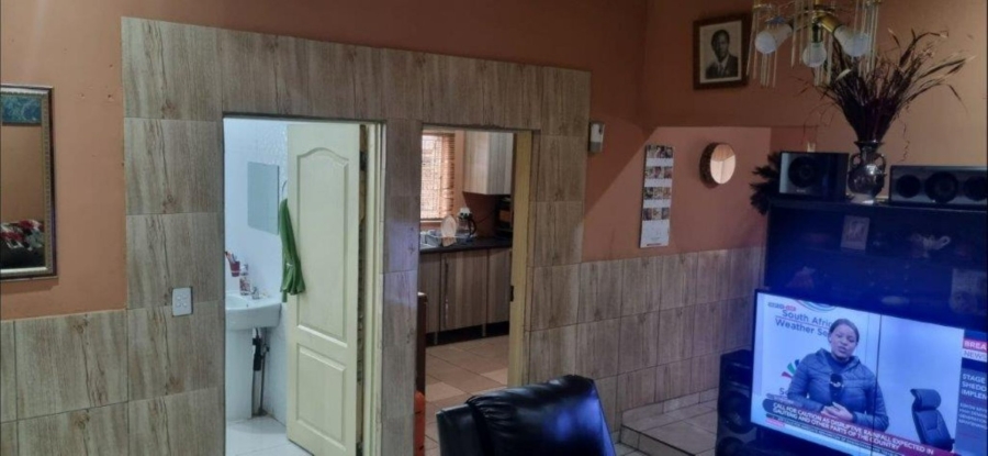 6 Bedroom Property for Sale in Aluta Park Limpopo
