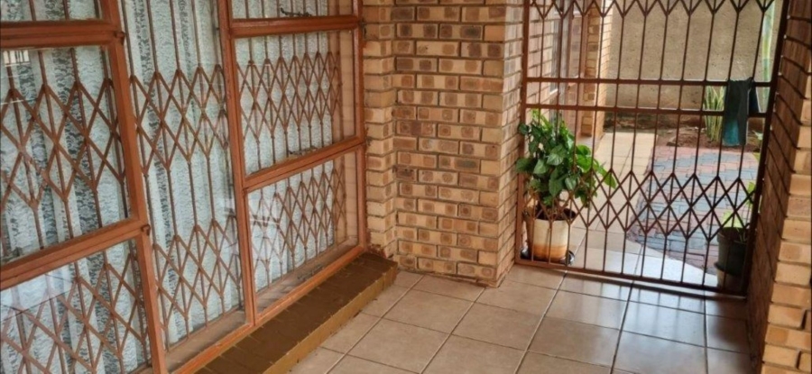 6 Bedroom Property for Sale in Aluta Park Limpopo
