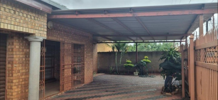 6 Bedroom Property for Sale in Aluta Park Limpopo