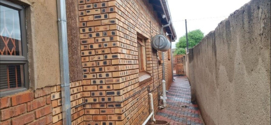 6 Bedroom Property for Sale in Aluta Park Limpopo