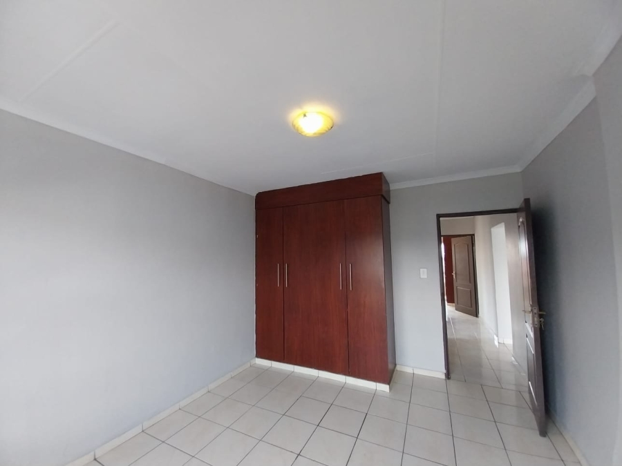 To Let 5 Bedroom Property for Rent in Thornhill Limpopo