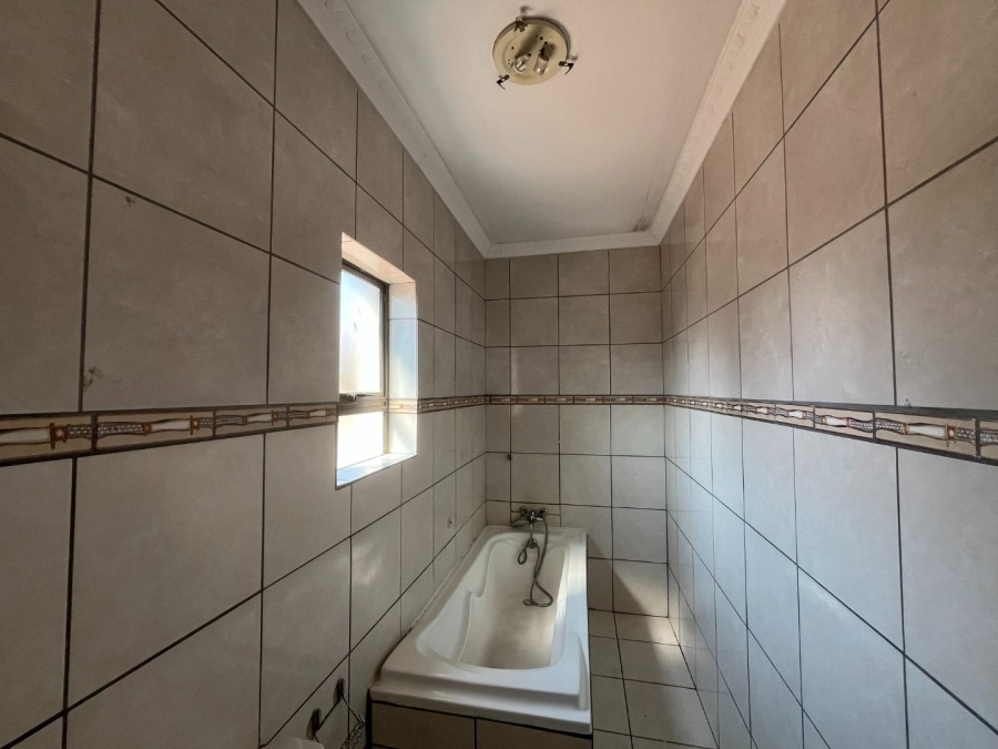 To Let 5 Bedroom Property for Rent in Thornhill Limpopo