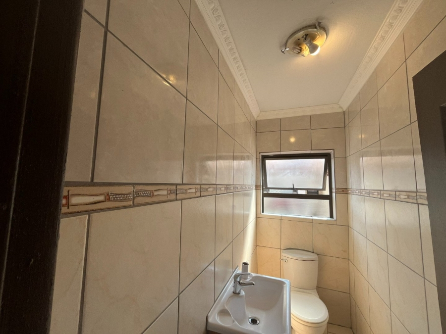 To Let 5 Bedroom Property for Rent in Thornhill Limpopo