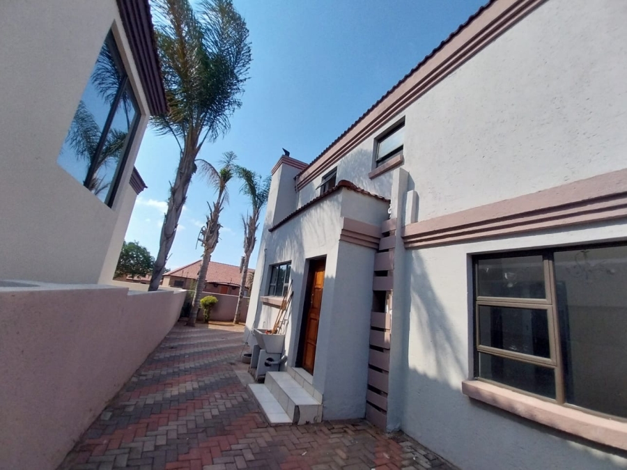 To Let 5 Bedroom Property for Rent in Thornhill Limpopo