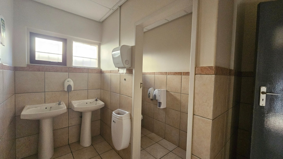 To Let Commercial Property for Rent in Hampton Court Limpopo