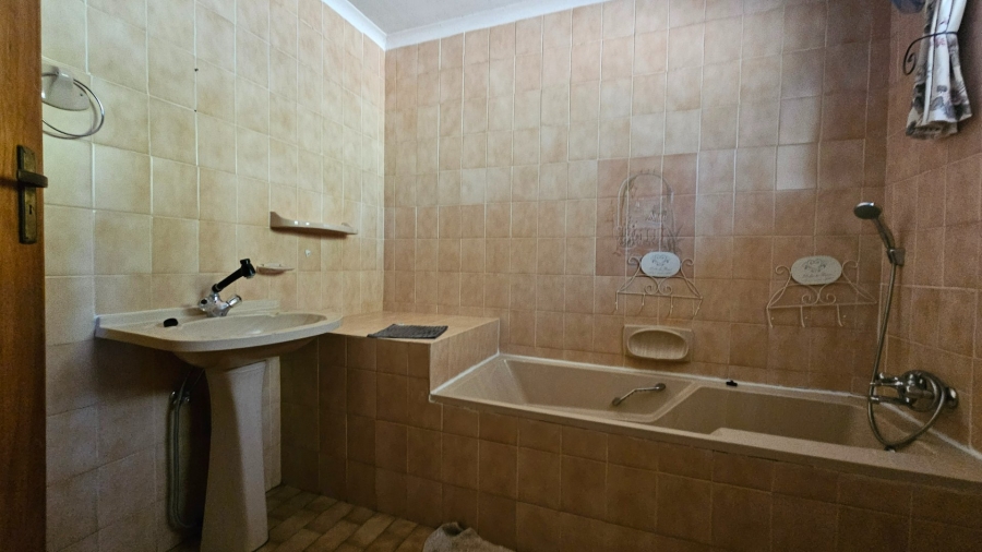To Let 4 Bedroom Property for Rent in Sterpark Limpopo
