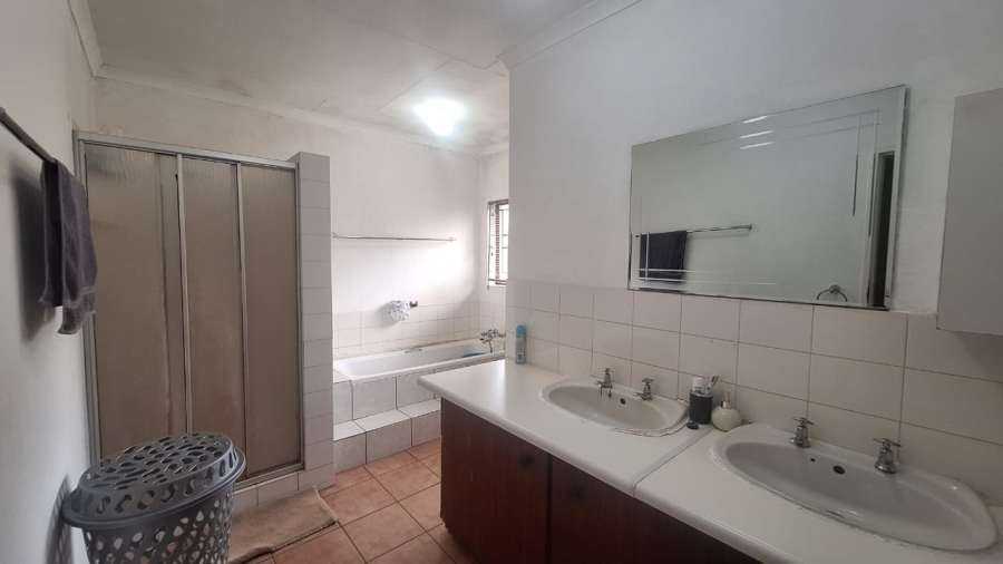 4 Bedroom Property for Sale in Chroompark Limpopo
