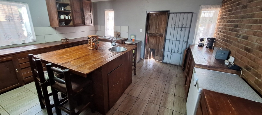 6 Bedroom Property for Sale in Kameeldoringpark Limpopo