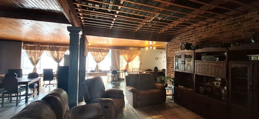 6 Bedroom Property for Sale in Kameeldoringpark Limpopo