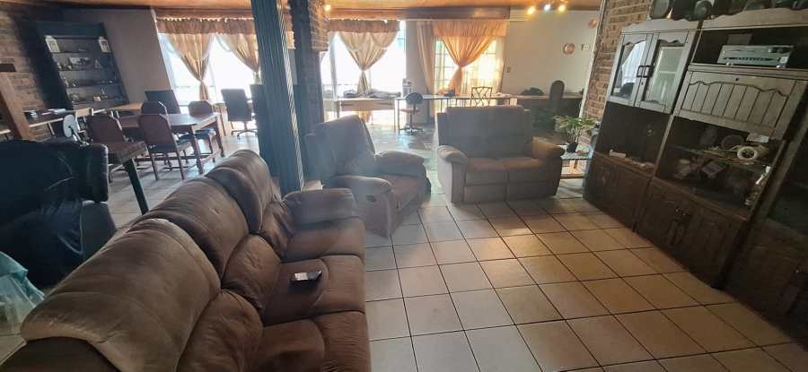6 Bedroom Property for Sale in Kameeldoringpark Limpopo