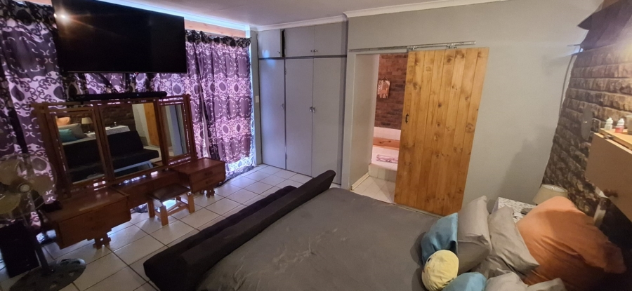 6 Bedroom Property for Sale in Kameeldoringpark Limpopo