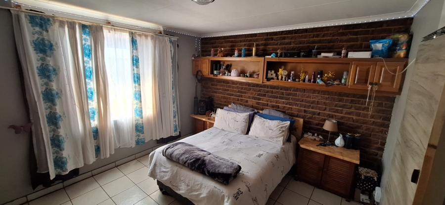 6 Bedroom Property for Sale in Kameeldoringpark Limpopo