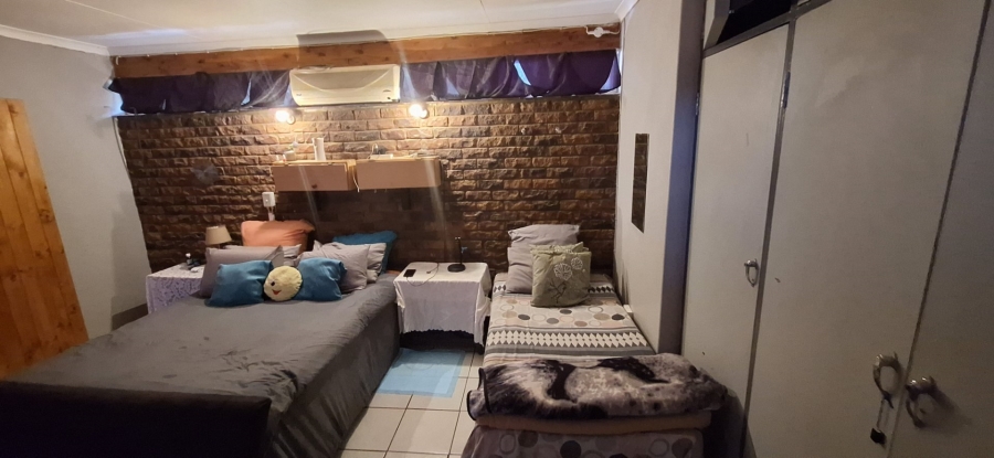 6 Bedroom Property for Sale in Kameeldoringpark Limpopo