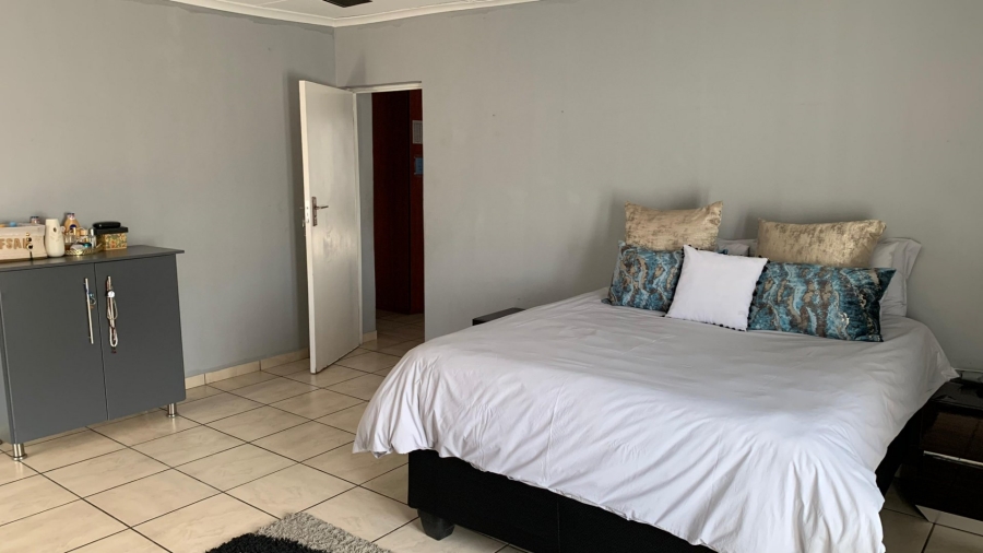 4 Bedroom Property for Sale in Golden Acres Estate Limpopo