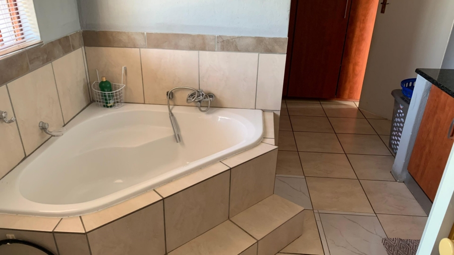 4 Bedroom Property for Sale in Golden Acres Estate Limpopo