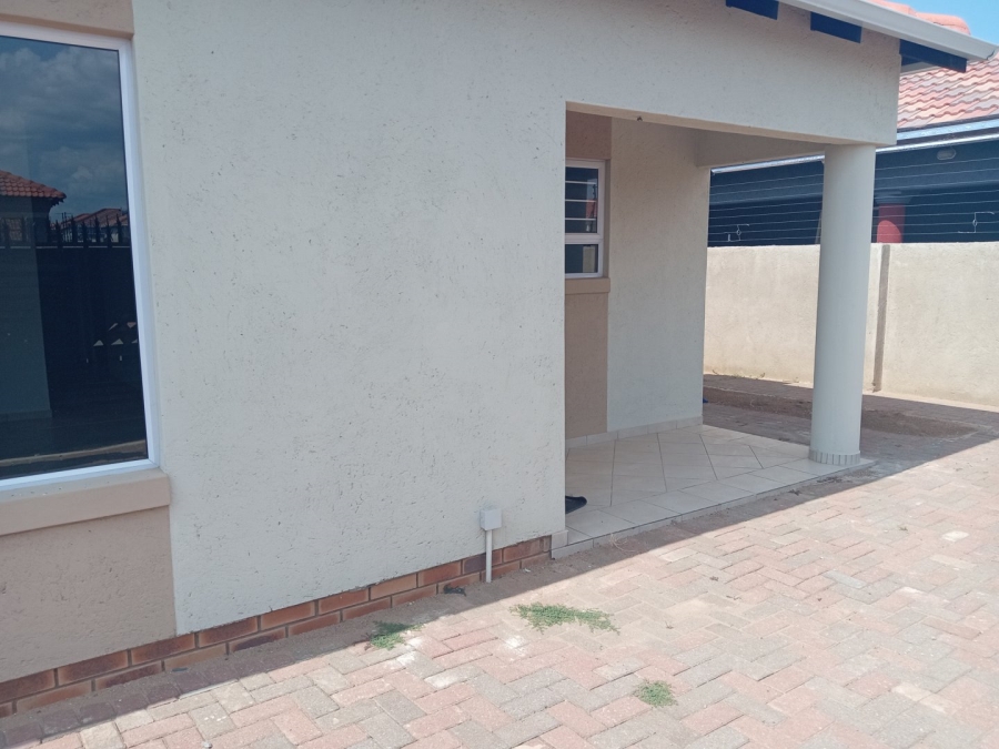 To Let 4 Bedroom Property for Rent in Southern Gateway Limpopo