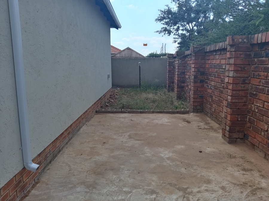 To Let 4 Bedroom Property for Rent in Southern Gateway Limpopo